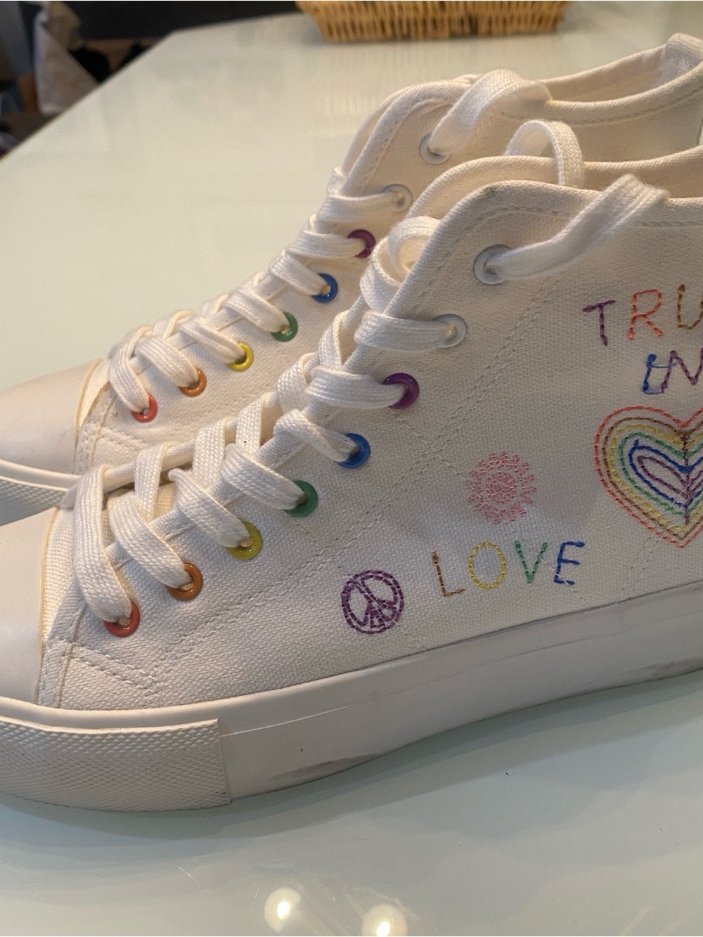 EUC American Eagle Rainbow Embroidered White Canvas High Top Sneakers 7
